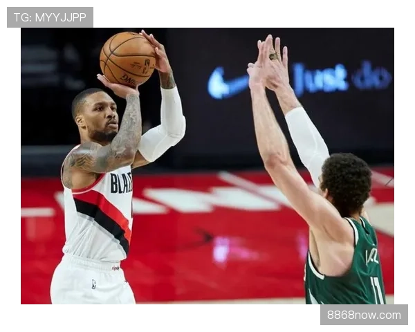 利拉德休赛期天天喝蛋白粉当水，家里泳池边摆满训练器械