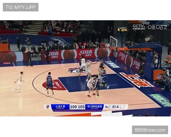 拉人犯规的判定标准及裁判判罚逻辑详解